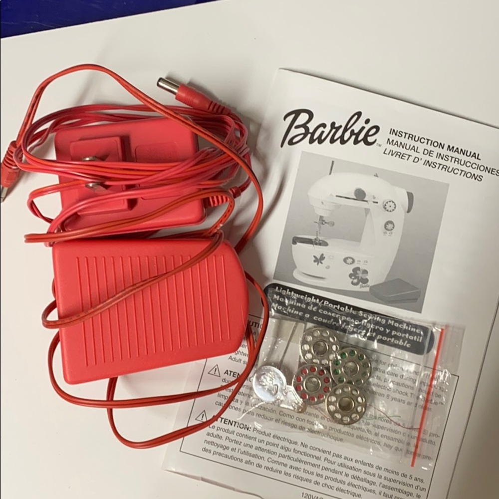 Barbie lightweight/Portable sewing machine - Picture 6 of 6